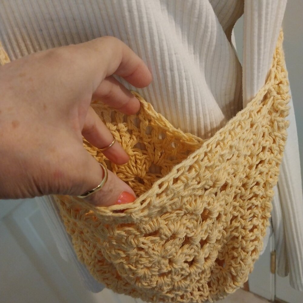 3384 Lot of Two Small Cross Body Bags One Crochet and One Fun Fur For One Price. - Picture 3 of 13
